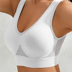 YOGA/WORKOUT White Sports Bra with Mesh Ventilation and Sweetheart Neckline
